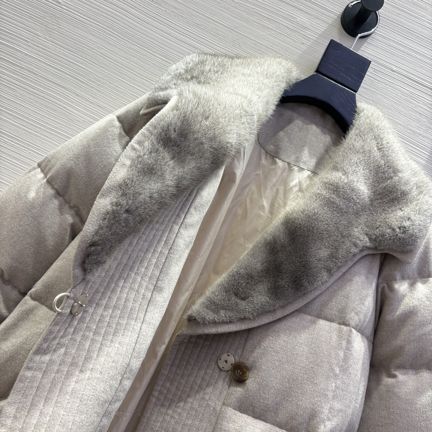 （この商品にはブランド名が記載されていないため、ブランド名は省略。）  
25新品｜羽織り|水貂毛付き|燕麦単面001|浅灰|秋冬コート - 画像 7