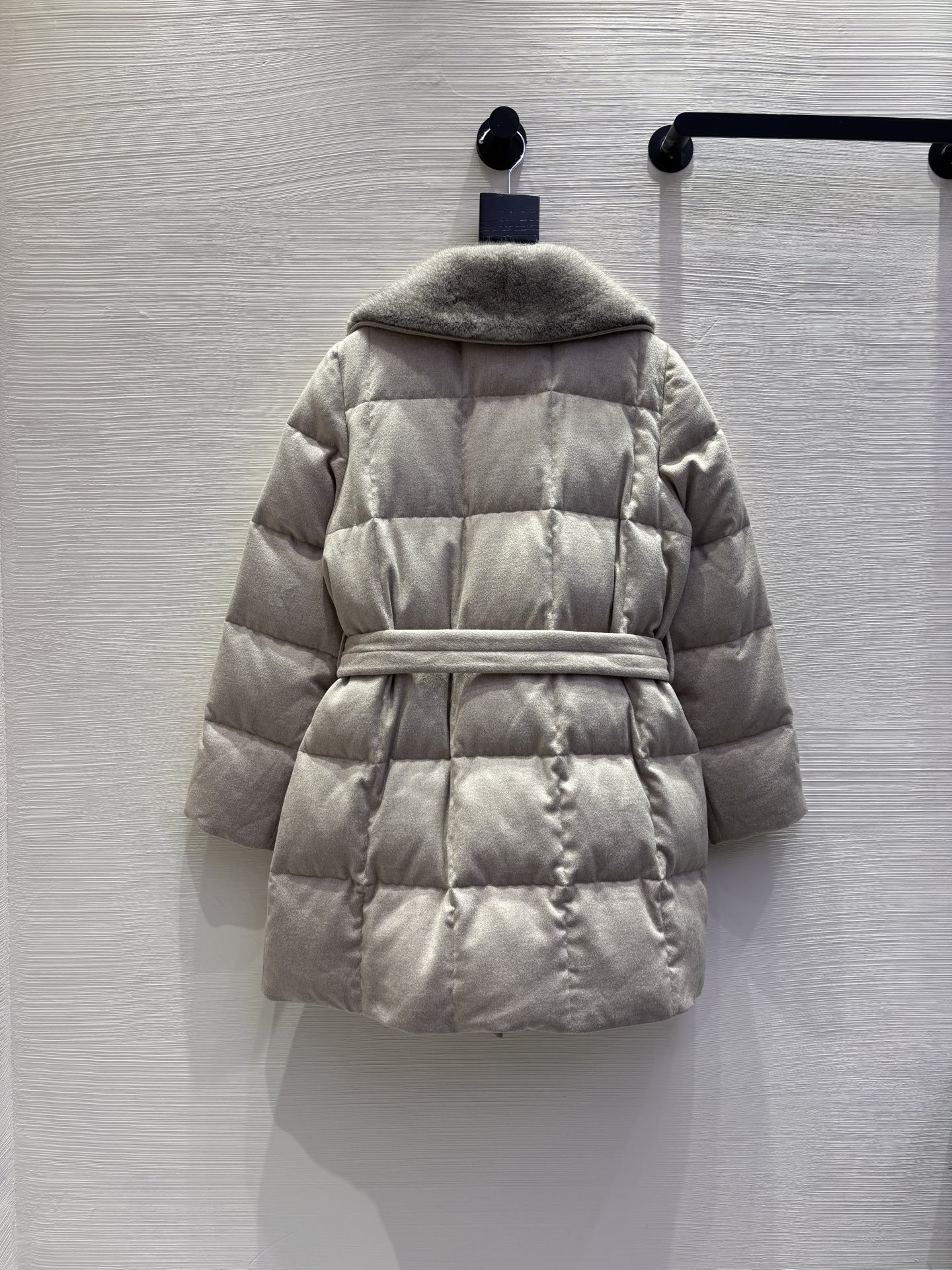 （この商品にはブランド名が記載されていないため、ブランド名は省略。）  
25新品｜羽織り|水貂毛付き|燕麦単面001|浅灰|秋冬コート - 画像 9