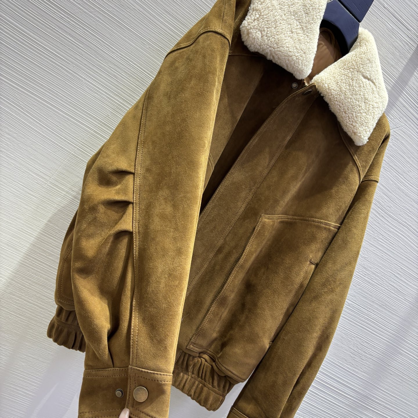 2025新品 ファー襟付きスエードダウンジャケット A4収納可 ブラウン - 画像 5