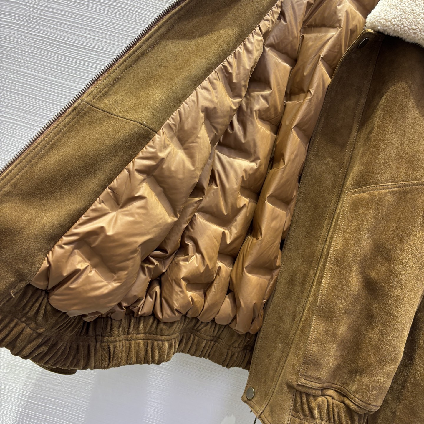 2025新品 ファー襟付きスエードダウンジャケット A4収納可 ブラウン - 画像 8