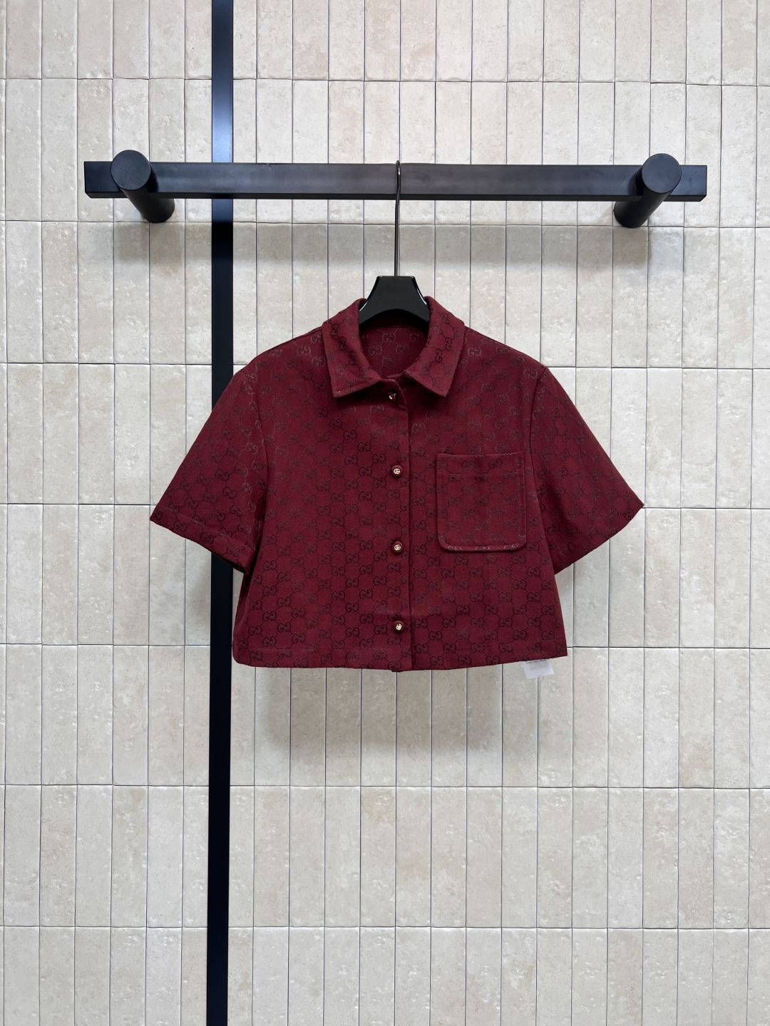 Gucci | 270 Guc家 25早秋新款 シャツ レッド GG提花 翻領 短袖 ショート丈 | サイズS M L XL - 画像 1