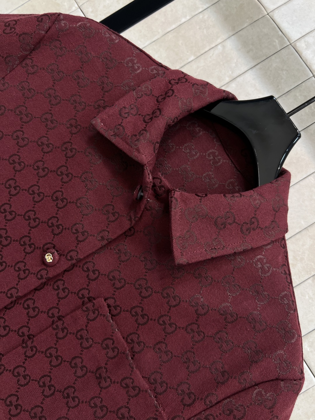 Gucci | 270 Guc家 25早秋新款 シャツ レッド GG提花 翻領 短袖 ショート丈 | サイズS M L XL - 画像 2