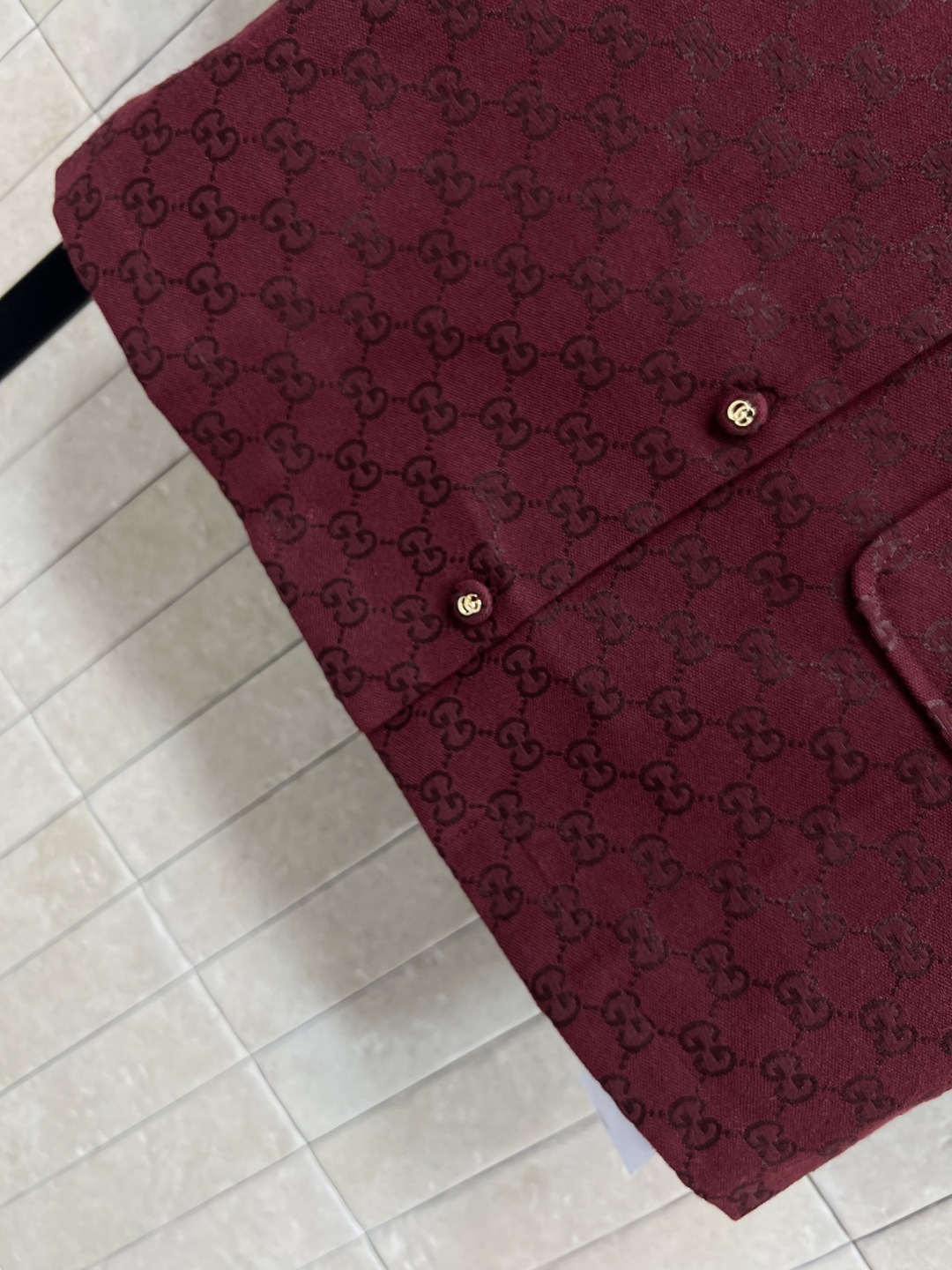 Gucci | 270 Guc家 25早秋新款 シャツ レッド GG提花 翻領 短袖 ショート丈 | サイズS M L XL - 画像 4