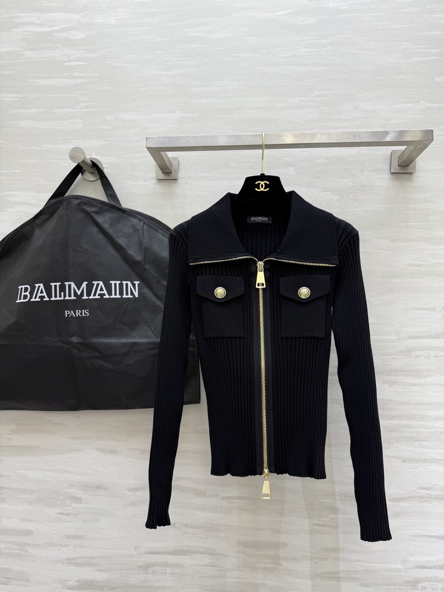 BALMAIN ニット ロングスリーブ ファスナー デザイン ブラック - 画像 1