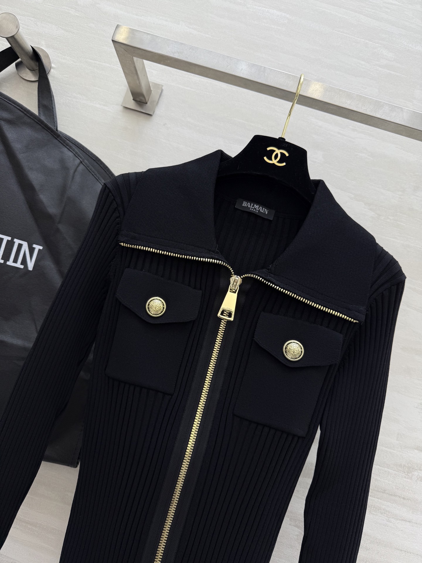 BALMAIN ニット ロングスリーブ ファスナー デザイン ブラック - 画像 2