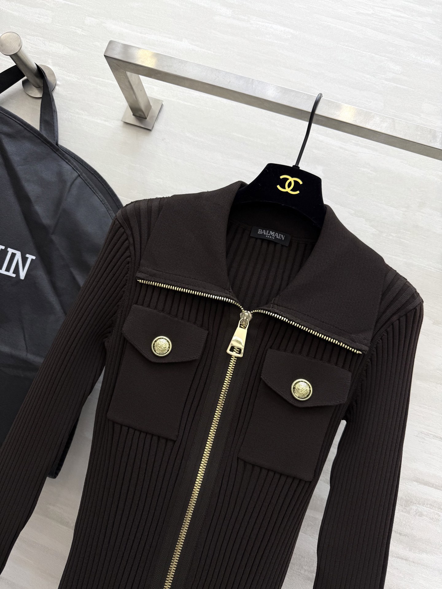 BALMAIN | 300| リブニット メタルジッパー ポケット付き ブラック - 画像 3