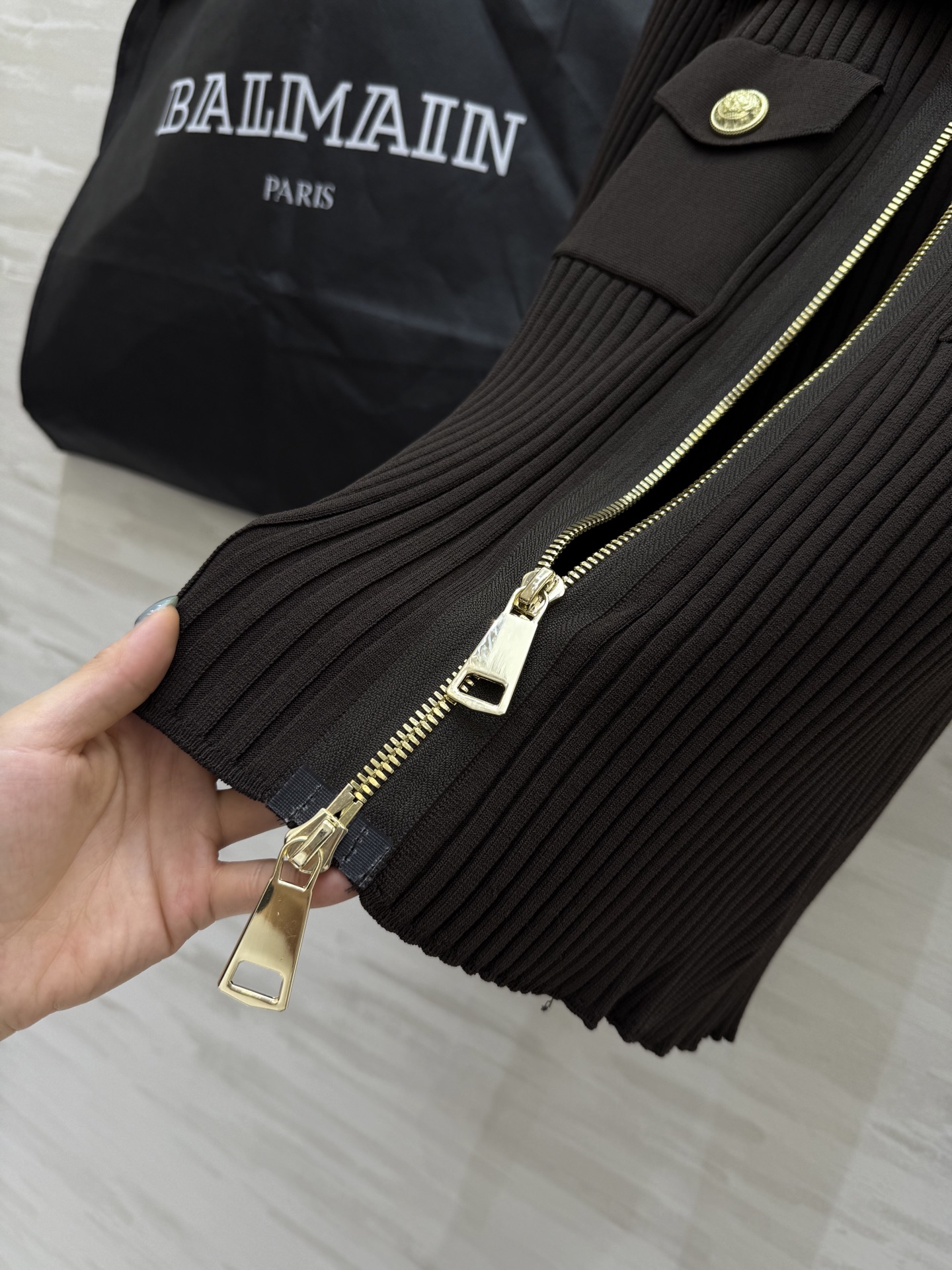 BALMAIN | 300| リブニット メタルジッパー ポケット付き ブラック - 画像 4