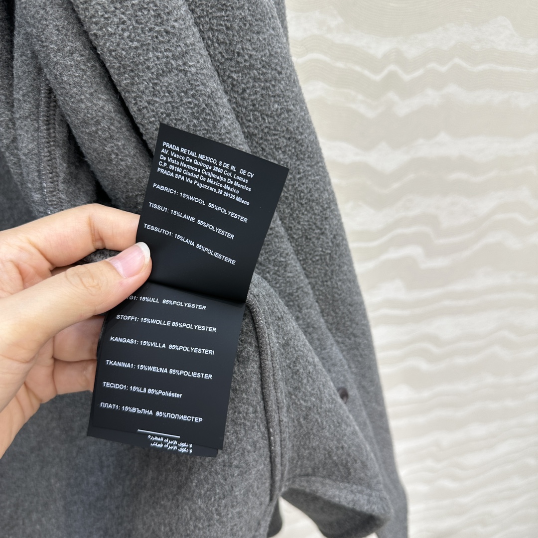 Miu Miu ロゴ入り ファーファシャツ グレー 素材:ウール15% ポリエステル85% - 画像 8