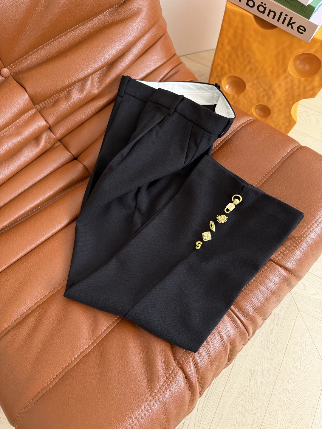 310 25 秋冬 ワークパンツ ブラック 異形金ボタン デザイン リブ リブパンツ 黒 一色三码 - 画像 2