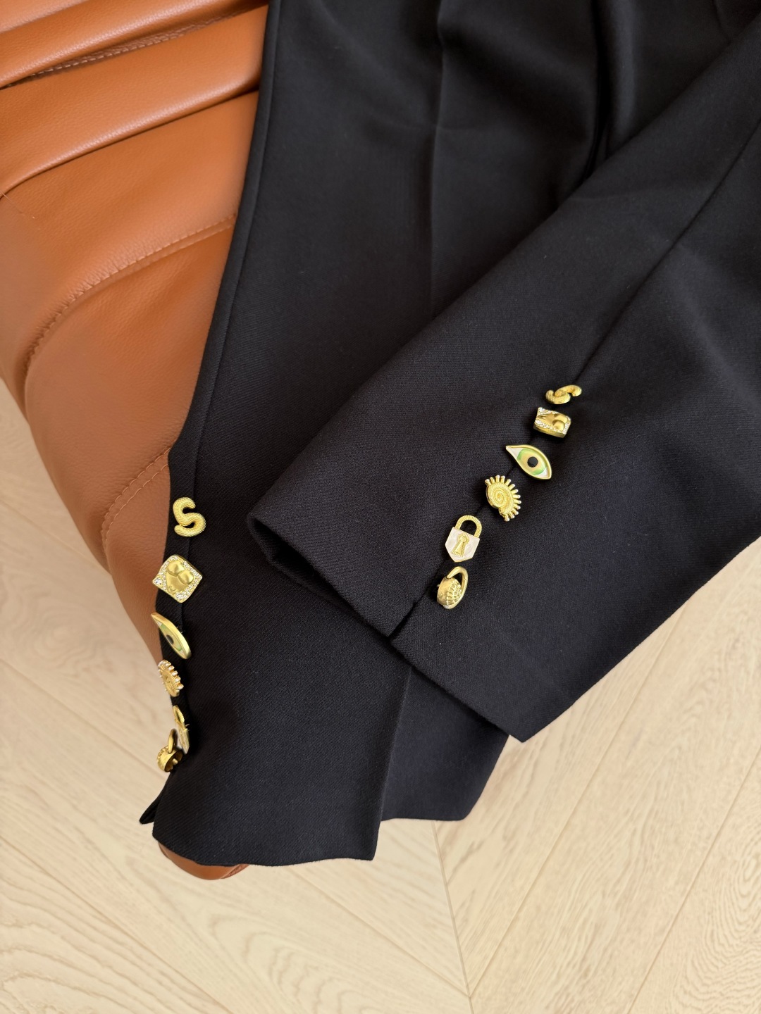 310 25 秋冬 ワークパンツ ブラック 異形金ボタン デザイン リブ リブパンツ 黒 一色三码 - 画像 6