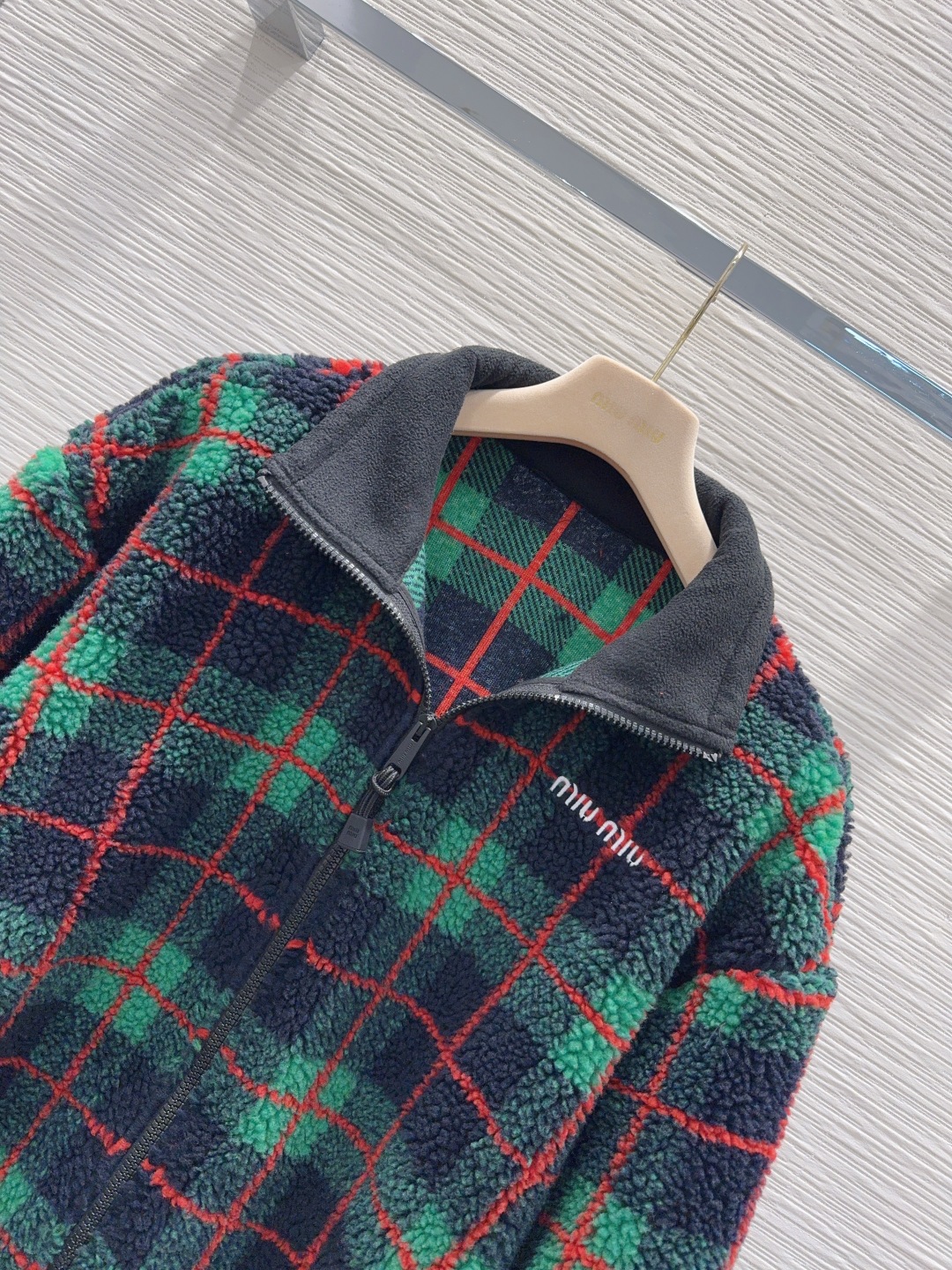 Miu Miu 2025FW フェイクファー フルジップ グレンチェック ブラック/グリーン/レッド - 画像 3