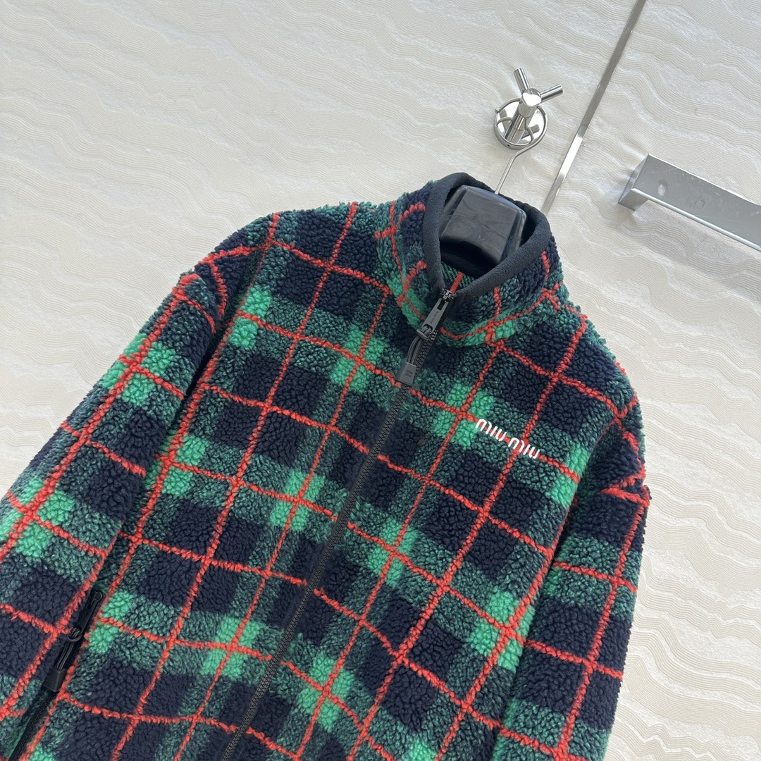miu miu フルジップジャケット ロゴ入り フェイクファー チェック柄 ブラック/グリーン/レッド - 画像 2