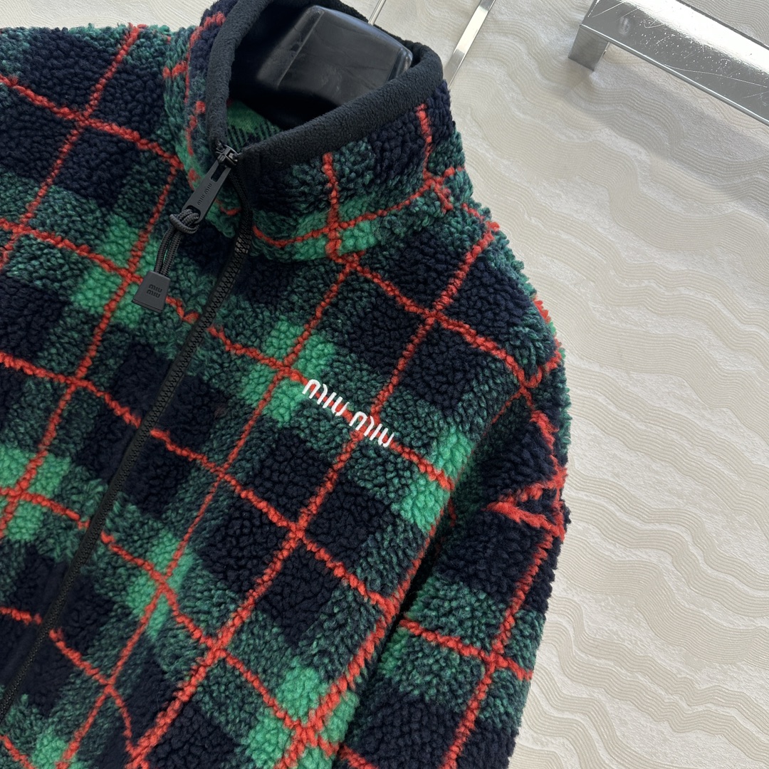 miu miu フルジップジャケット ロゴ入り フェイクファー チェック柄 ブラック/グリーン/レッド - 画像 3
