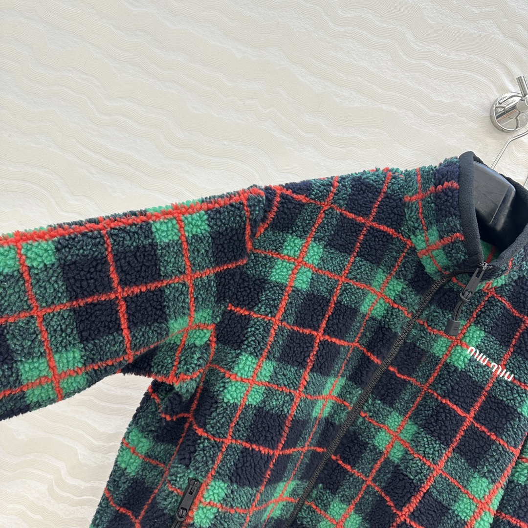 miu miu フルジップジャケット ロゴ入り フェイクファー チェック柄 ブラック/グリーン/レッド - 画像 4