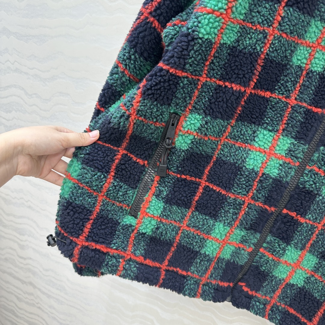 miu miu フルジップジャケット ロゴ入り フェイクファー チェック柄 ブラック/グリーン/レッド - 画像 6