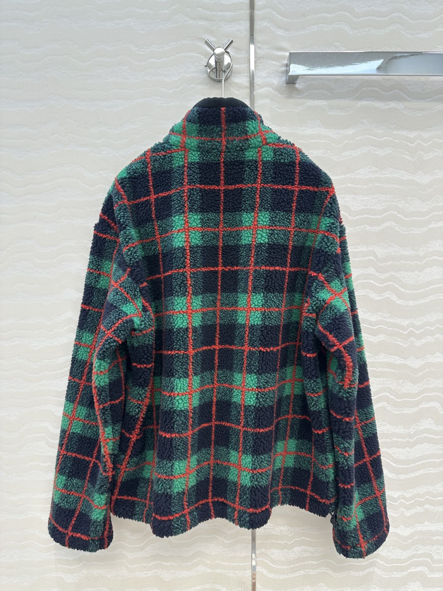 miu miu フルジップジャケット ロゴ入り フェイクファー チェック柄 ブラック/グリーン/レッド - 画像 9