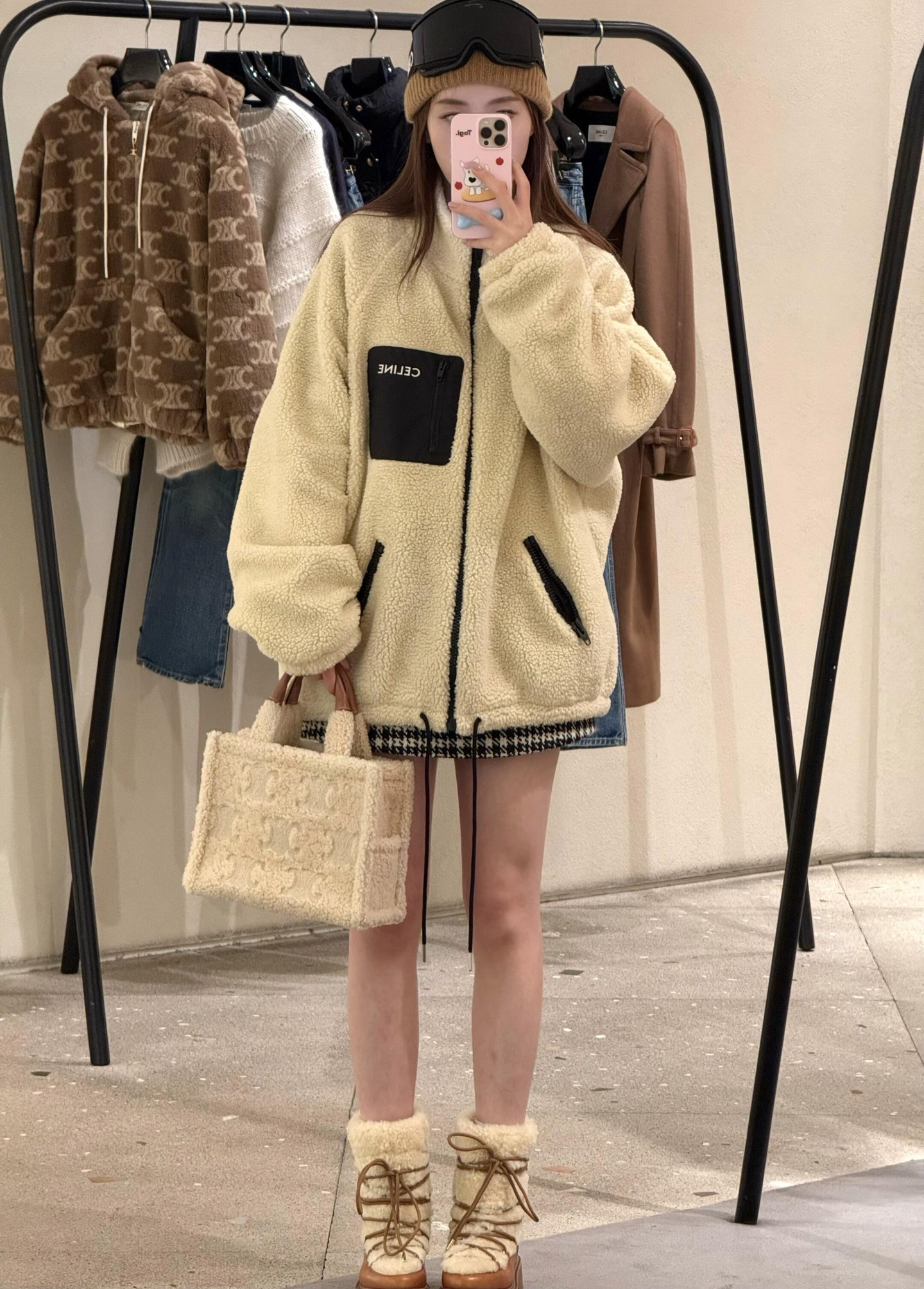 CELINE 340 Celin 25Fw ロゴポケット ファー フリース ファッション | オフホワイト/ブラック - 画像 2
