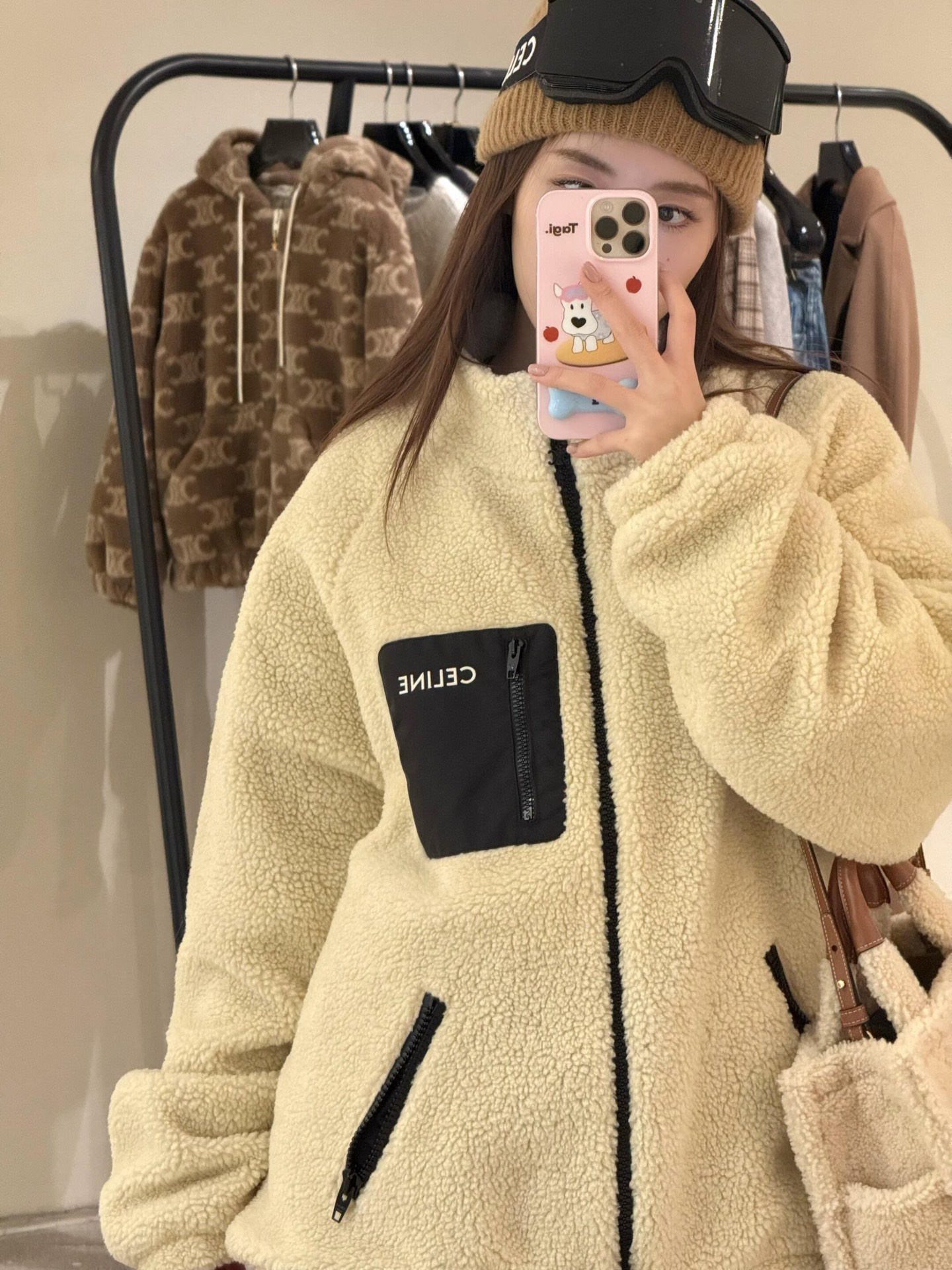 CELINE 340 Celin 25Fw ロゴポケット ファー フリース ファッション | オフホワイト/ブラック - 画像 3