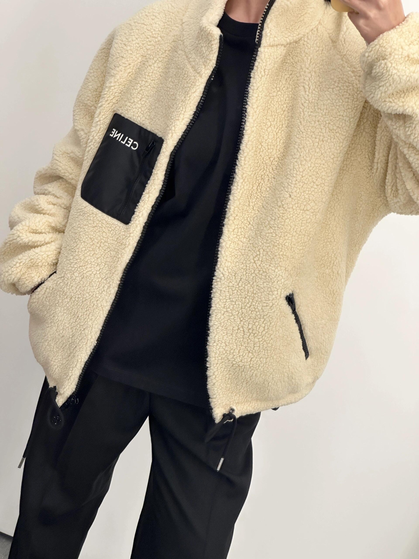CELINE 340 Celin 25Fw ロゴポケット ファー フリース ファッション | オフホワイト/ブラック - 画像 5