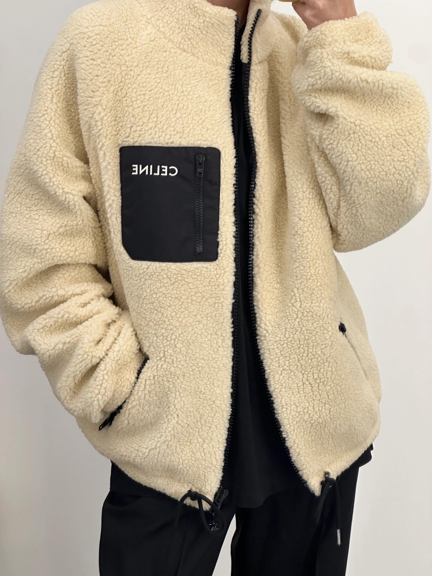 CELINE 340 Celin 25Fw ロゴポケット ファー フリース ファッション | オフホワイト/ブラック - 画像 9