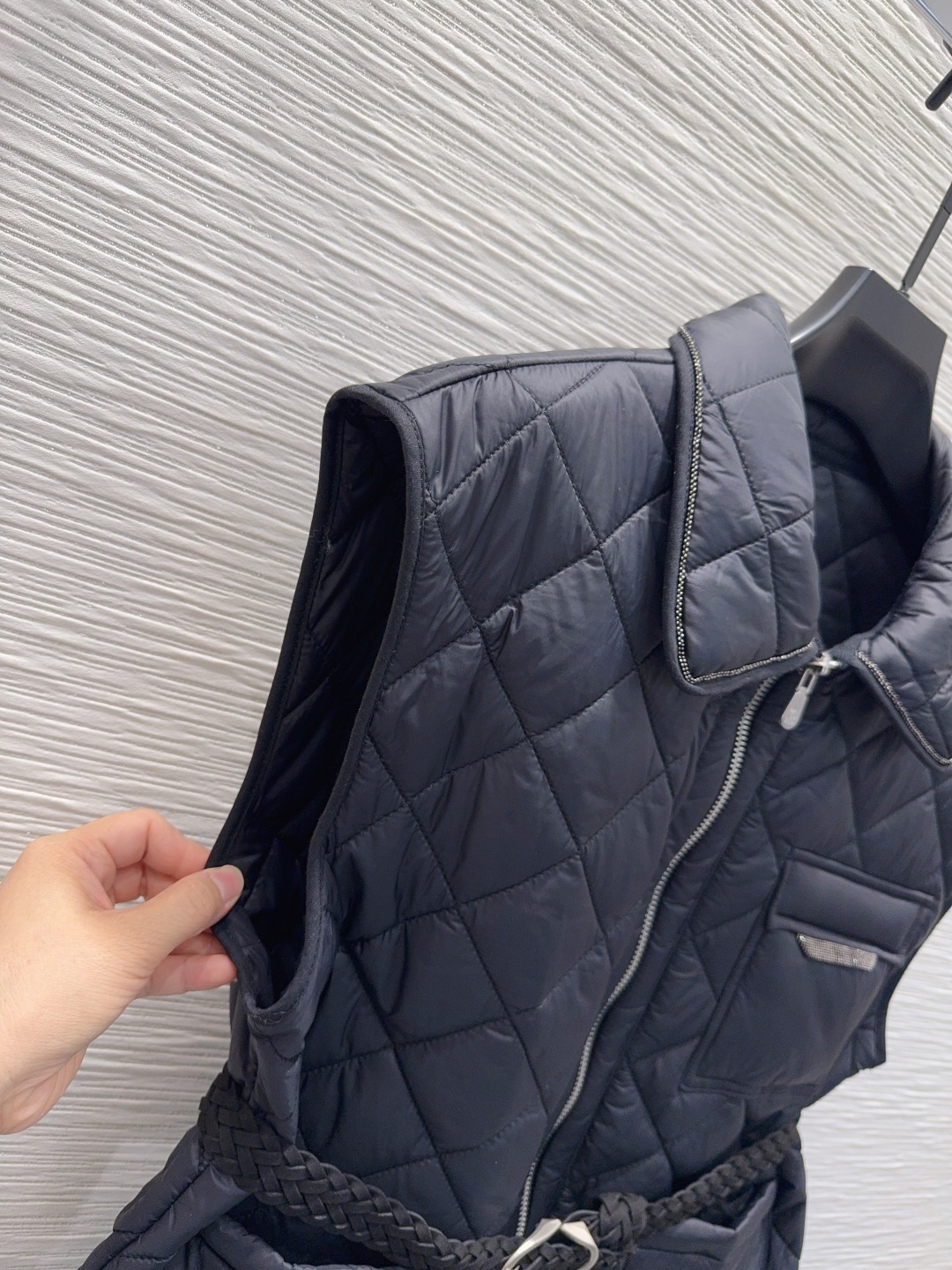 Brunello Cucinelli 2025FW ダウンベスト 100%綿 ブラック - 画像 3