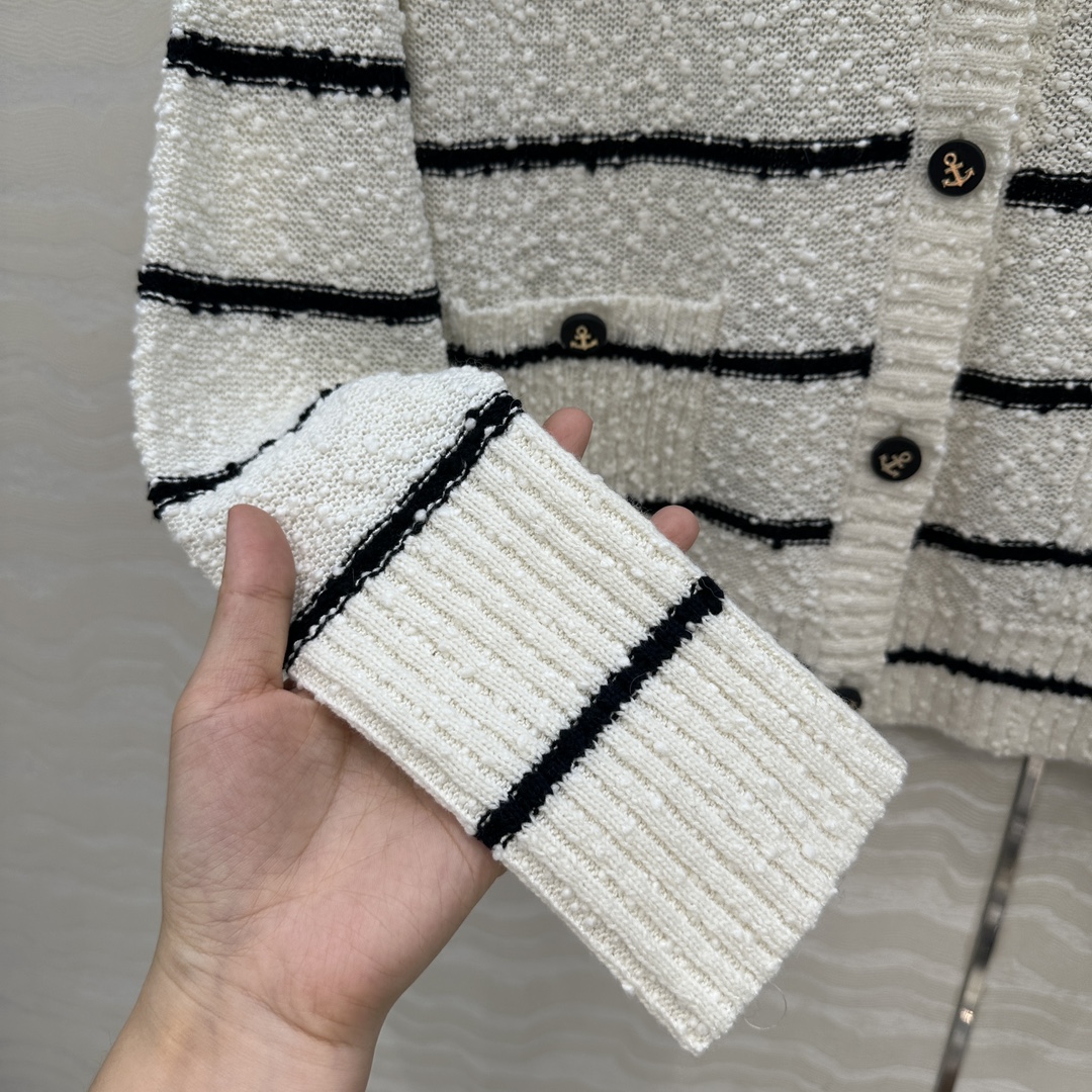 MissDio 370 ネイビーストライプ レディース カーディガン | ホワイト/ブラック ソフトニット素材 - 画像 6