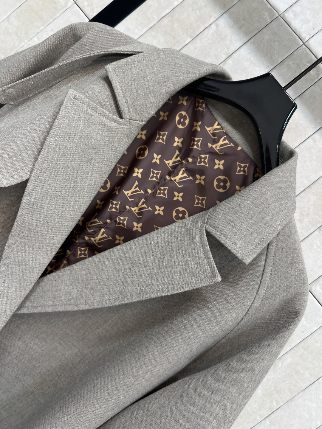 400 Lou家 25秋冬 新作 ベルト付きショートコート グレー ポリエステル92% リブ裏地付き - 画像 2