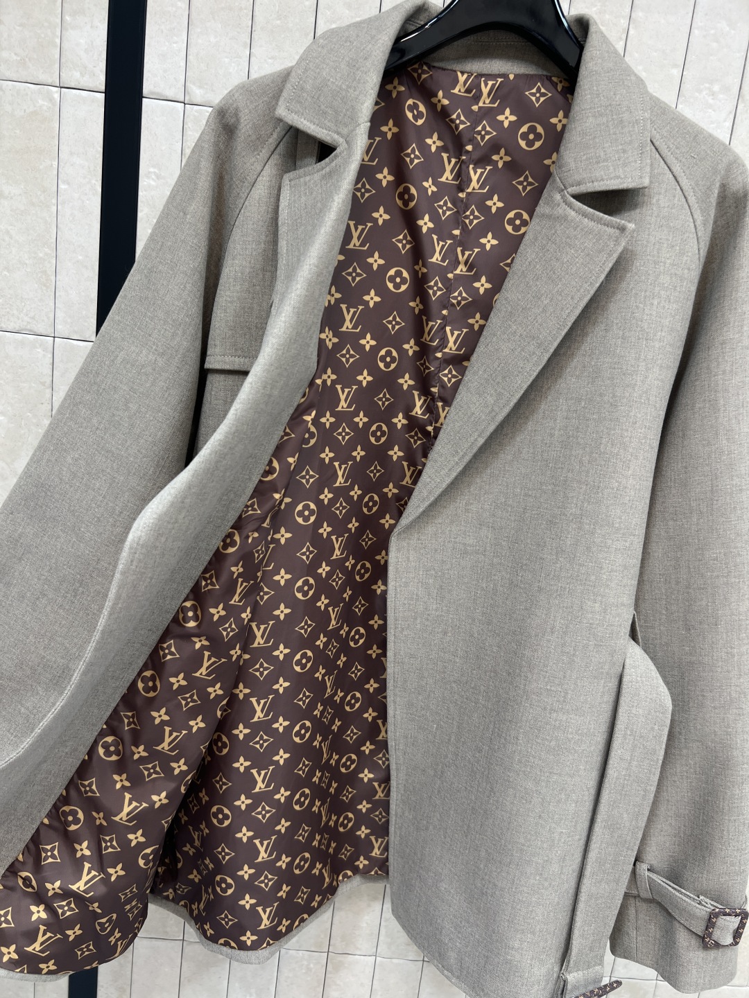 400 Lou家 25秋冬 新作 ベルト付きショートコート グレー ポリエステル92% リブ裏地付き - 画像 6