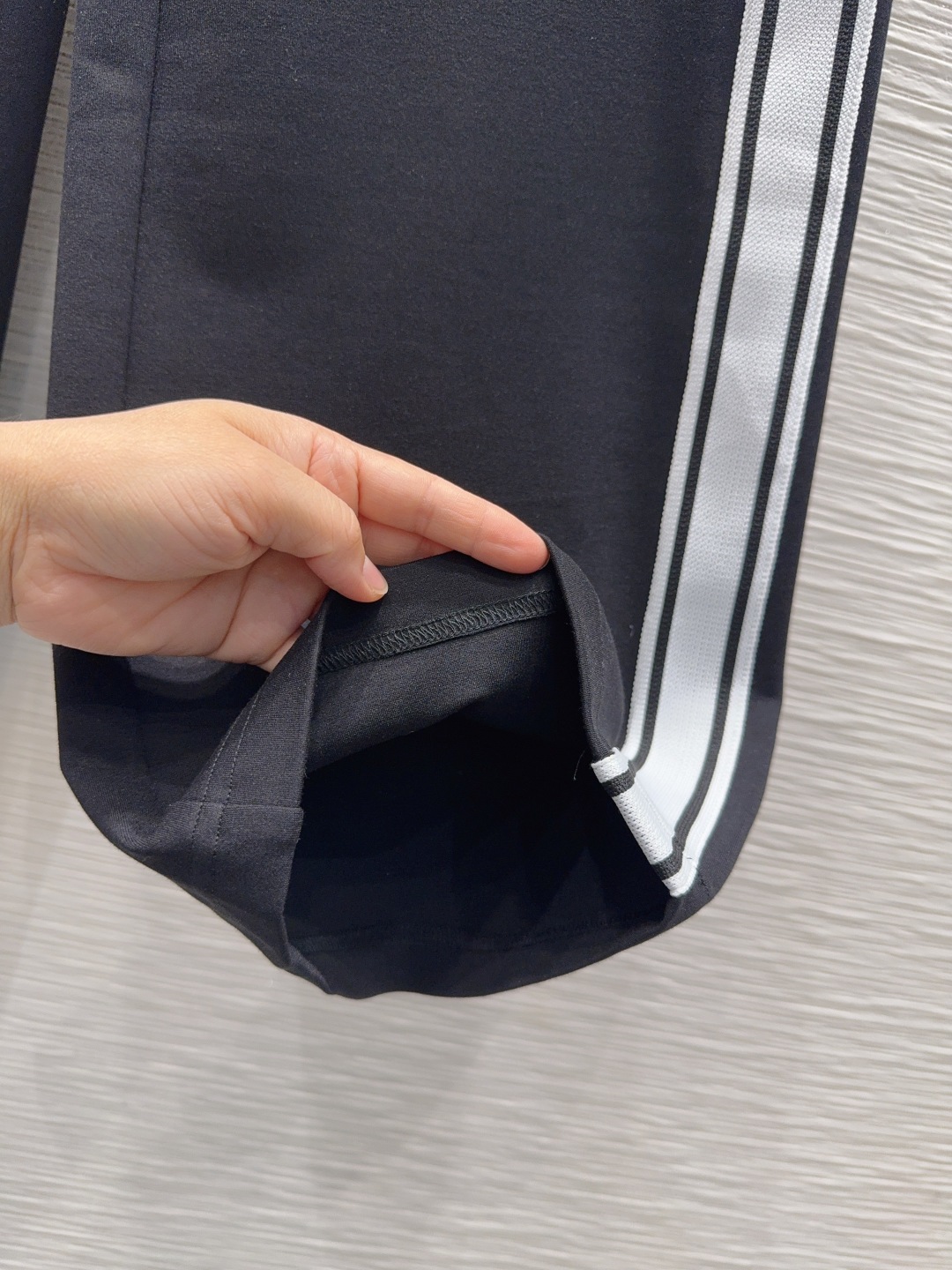 Miu Miu 410 2025秋冬 ブラック 高級感運動トレーナー ロゴ入り 3WAY 2WAY 黒 360 - 画像 5