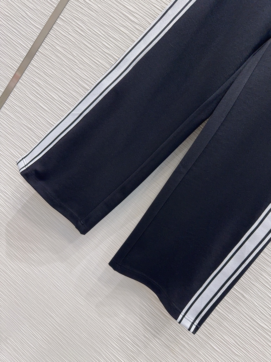 Miu Miu 410 2025秋冬 ブラック 高級感運動トレーナー ロゴ入り 3WAY 2WAY 黒 360 - 画像 6