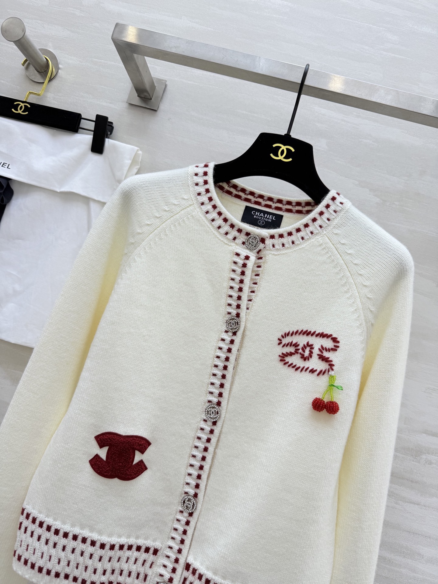 CHANEL 430 Chane2 ファッションカーディガン チェリーデザイン レッド ウール サイズ363840 - 画像 3