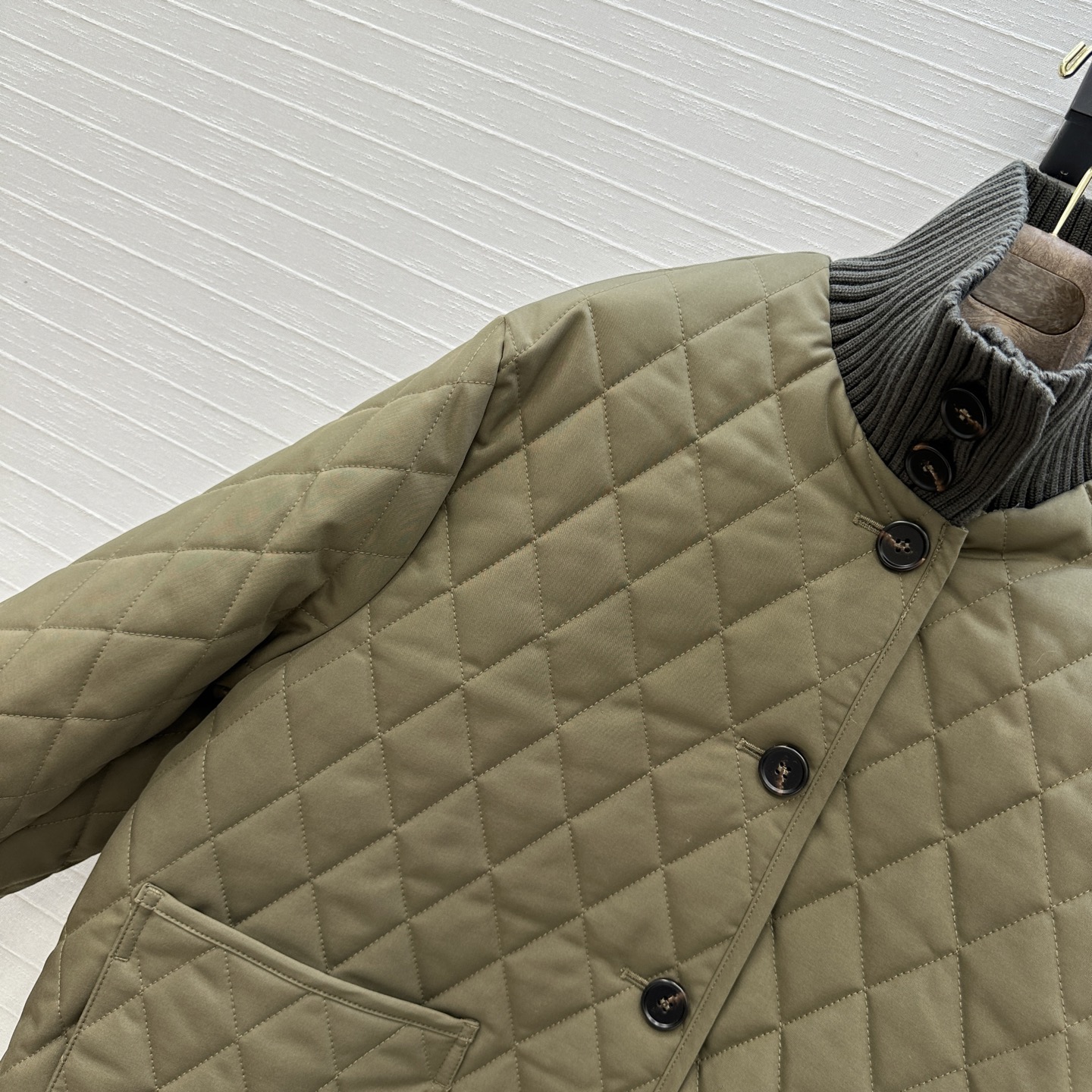 430 LP ダウンジャケット | ダイヤモンド柄 リブ首 ハイネック カーキ - 画像 3