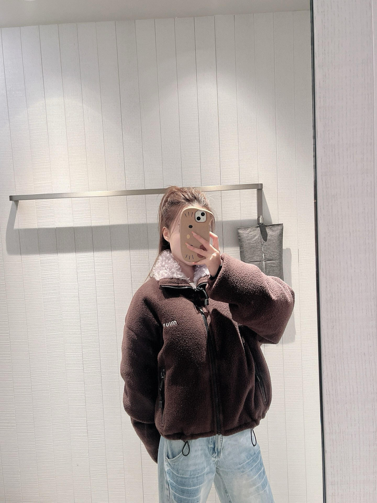 Miumi 440 25Fw 秋冬 新作 微標 毛皮襟 ファージュ ダウンジャケット ブラウン - 画像 6