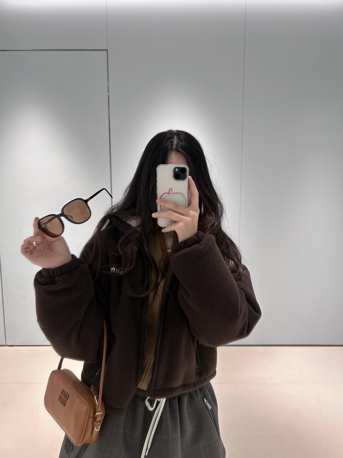 Miumi 440 25Fw 秋冬 新作 微標 毛皮襟 ファージュ ダウンジャケット ブラウン - 画像 9