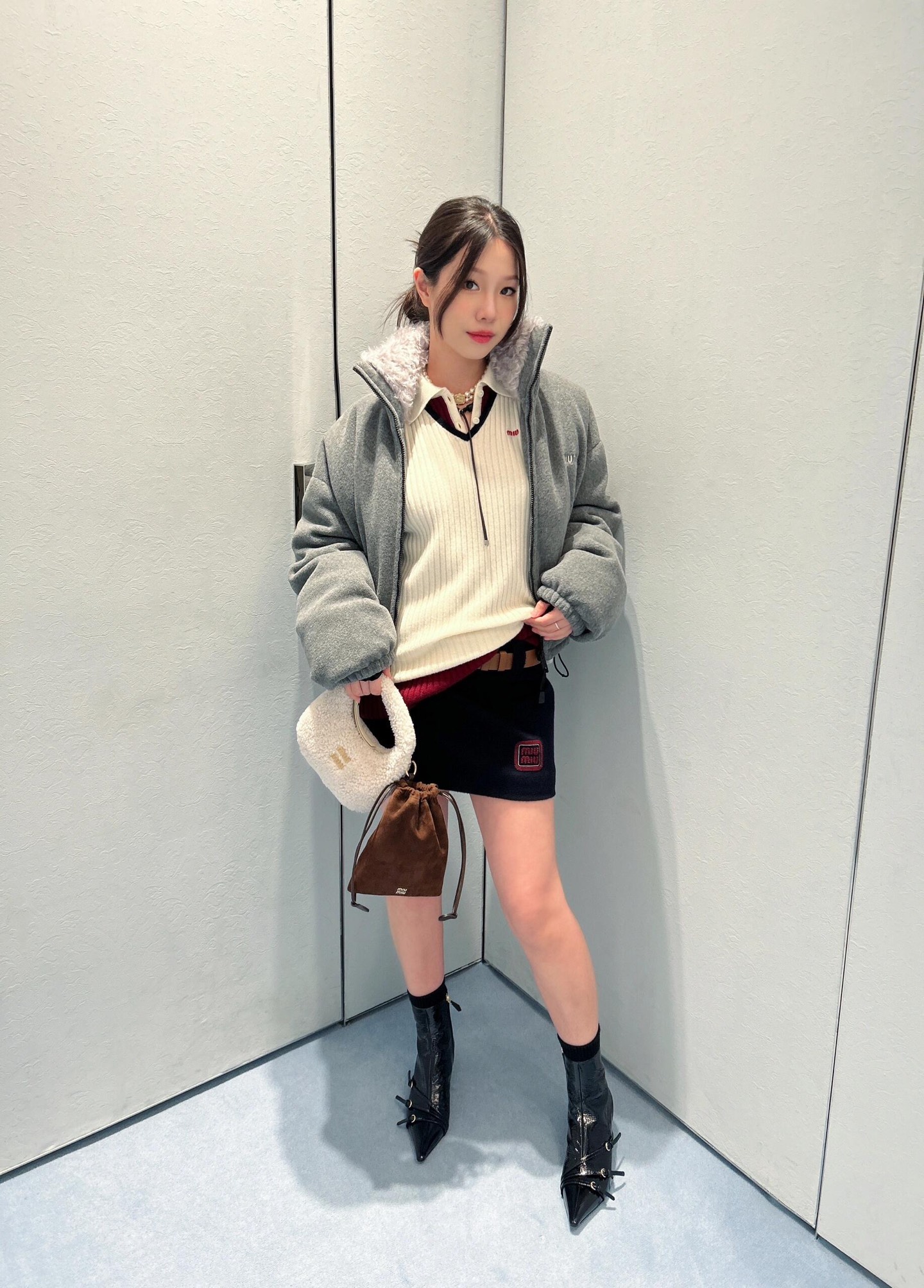 Miumi 440 25Fw 秋冬 ロゴ入り 羊羔毛立領 90白 duck down グレー - 画像 8