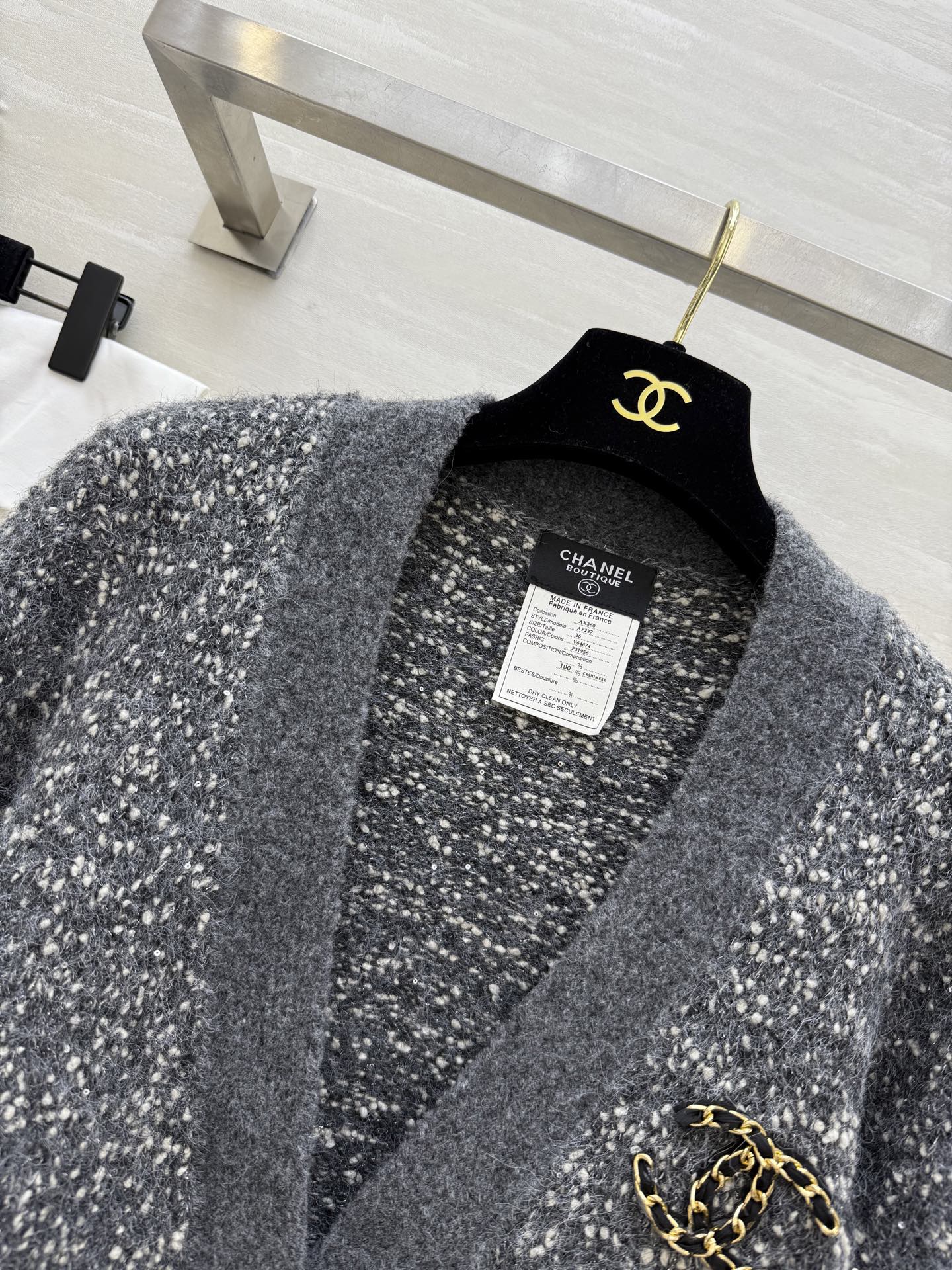 CHANEL | 450 Chane2 秋冬新作 ボンパードニット グレー 100%カシミア - 画像 5