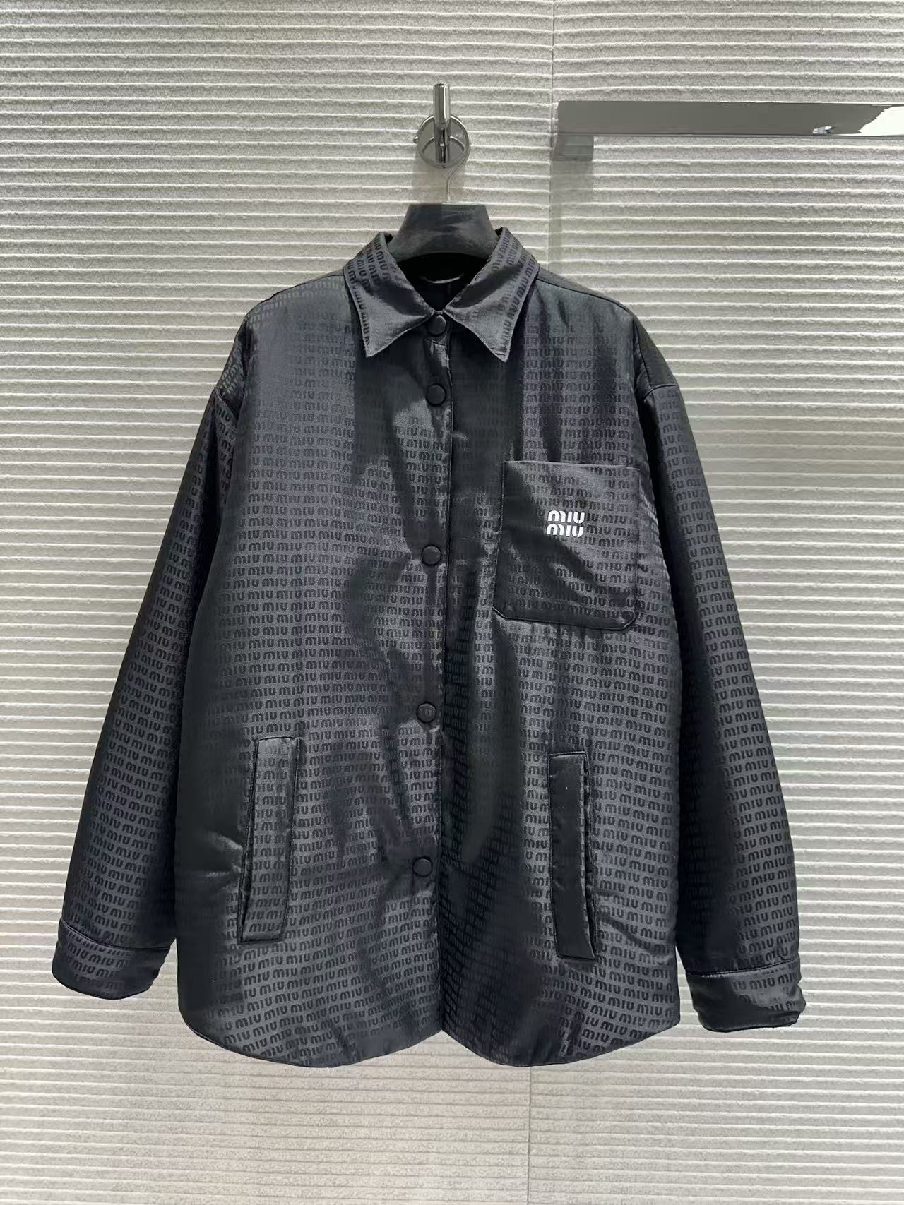 MIU MIU ロゴパネル オーバーサイズ ブラック - 画像 1