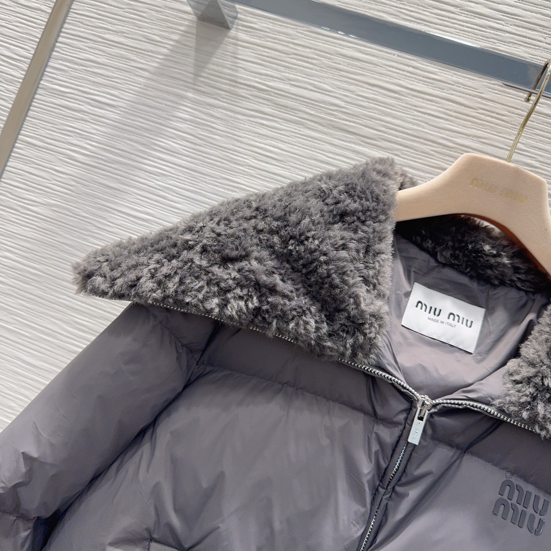 Miu Miu 510 2025FW 90白鸭绒 ロゴ入り グレー - 画像 3