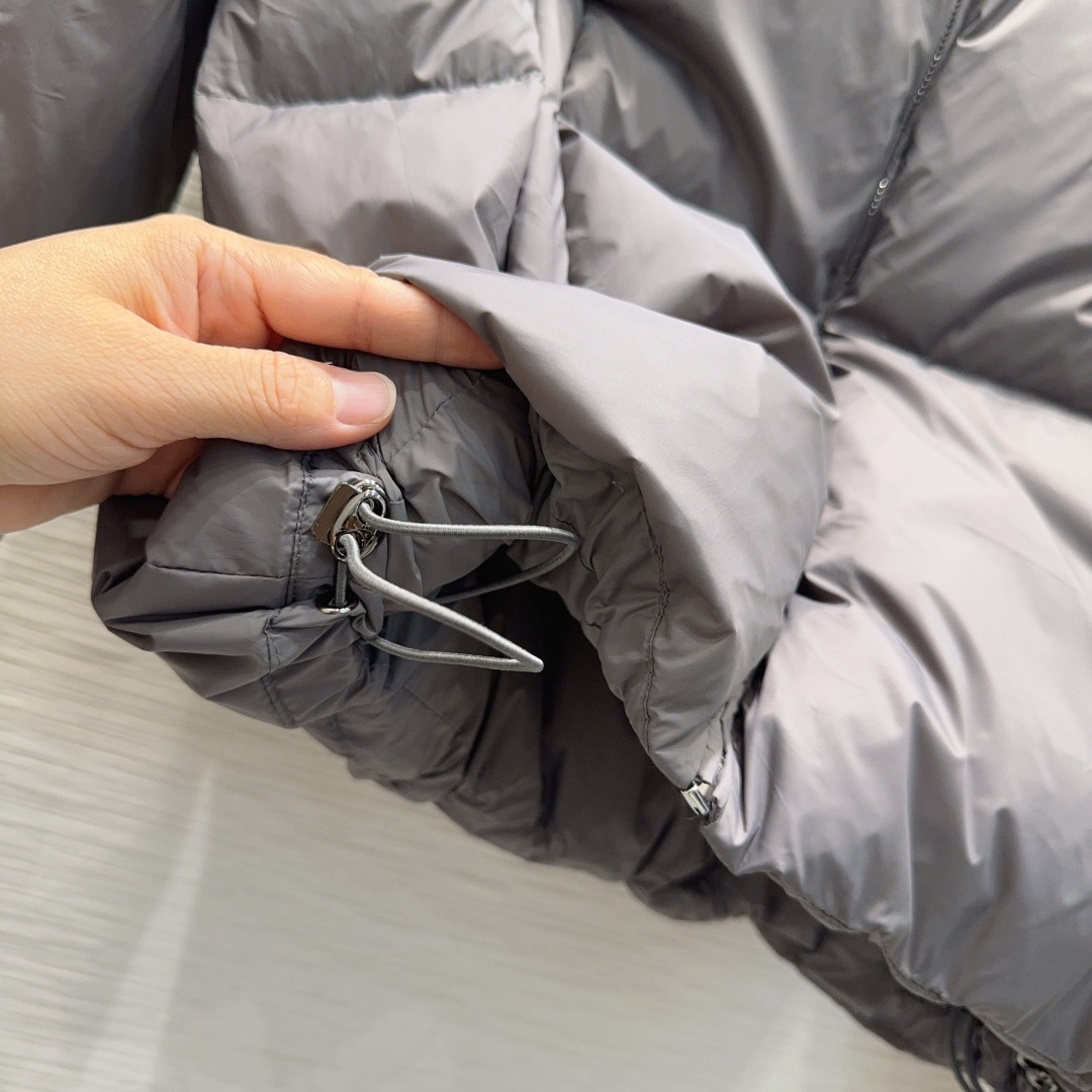 Miu Miu 510 2025FW 90白鸭绒 ロゴ入り グレー - 画像 6