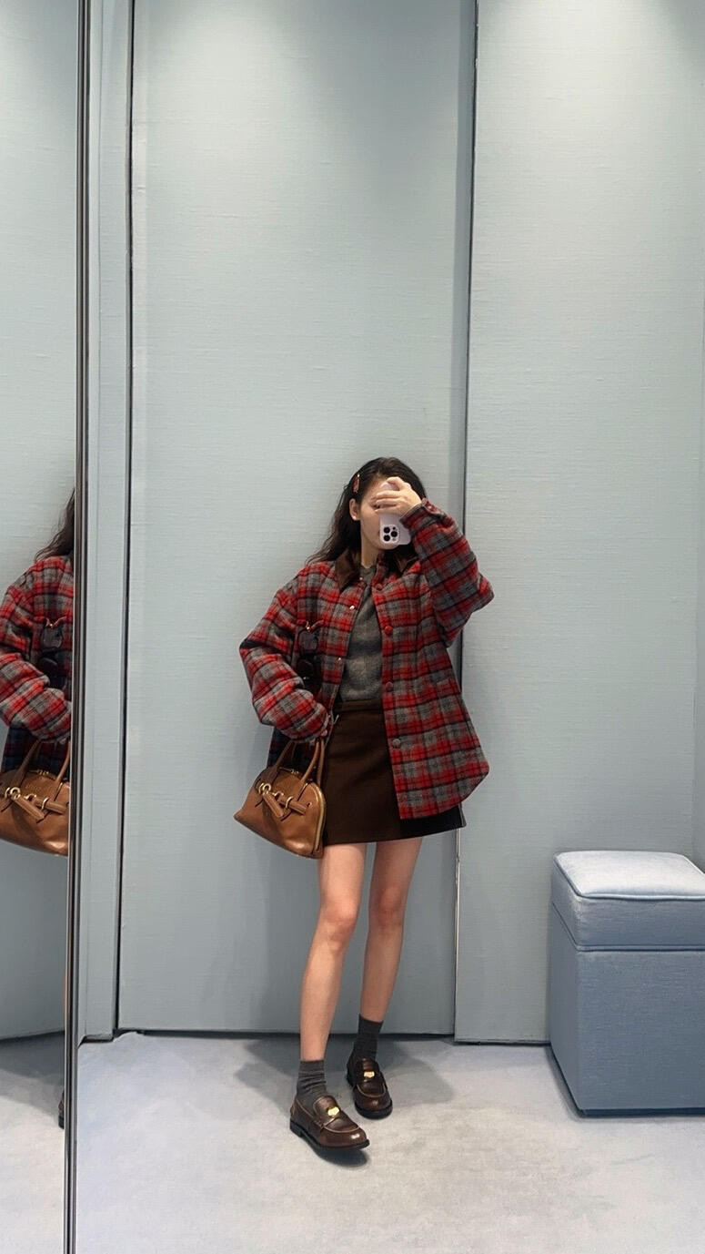 MIUMI 530 25FW秋冬 新作 レッドチェック シャツスタイル ダウンジャケット 棕褐色灯芯绒 フリーサイズ | SML - 画像 9