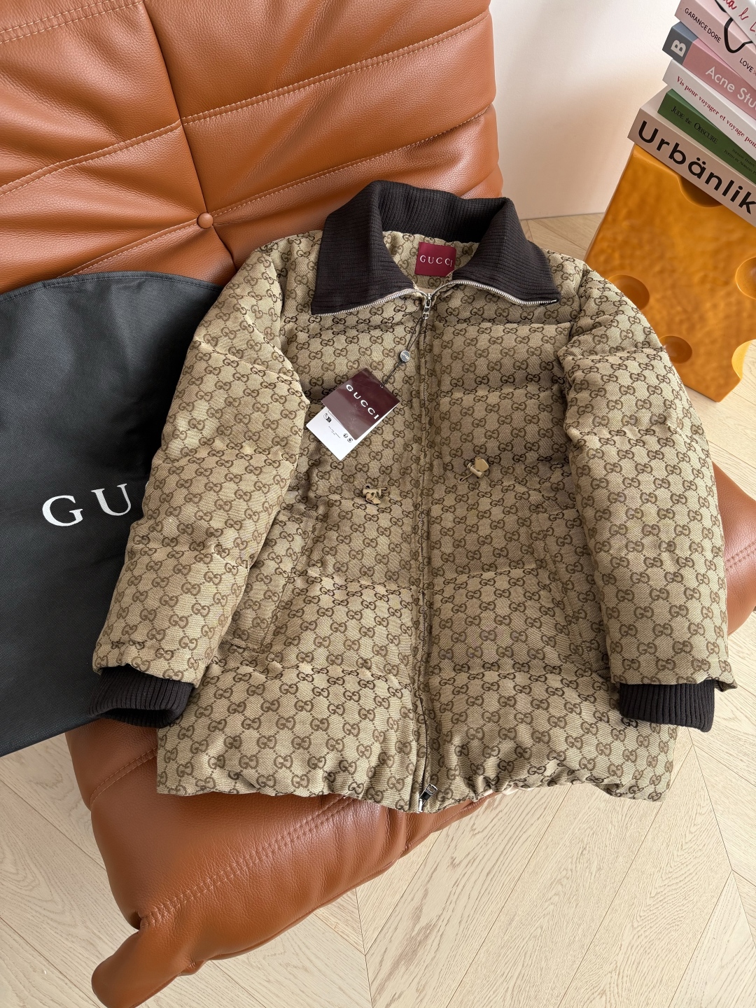 GUCCI 540 25 ネイビーマイクロ GG パッド入りコート ブラウン | カラー：ブラウン、素材：コットン、サイズ：1色3サイズ - 画像 1