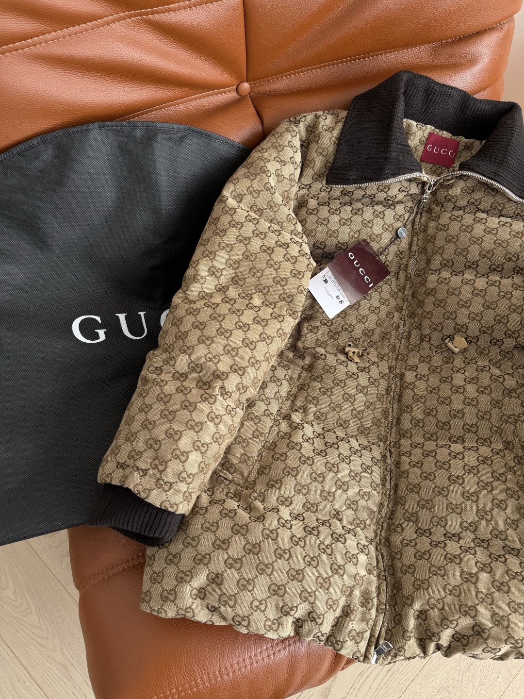 GUCCI 540 25 ネイビーマイクロ GG パッド入りコート ブラウン | カラー：ブラウン、素材：コットン、サイズ：1色3サイズ - 画像 2