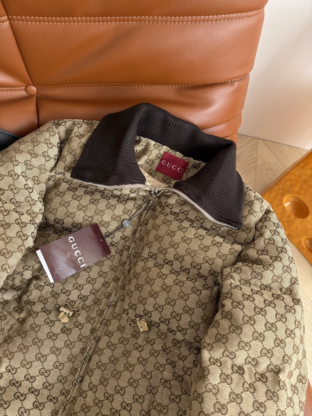 GUCCI 540 25 ネイビーマイクロ GG パッド入りコート ブラウン | カラー：ブラウン、素材：コットン、サイズ：1色3サイズ - 画像 3