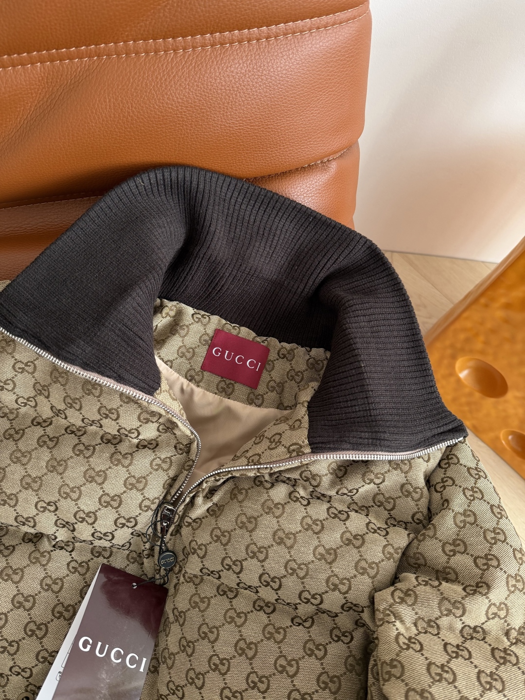 GUCCI 540 25 ネイビーマイクロ GG パッド入りコート ブラウン | カラー：ブラウン、素材：コットン、サイズ：1色3サイズ - 画像 5