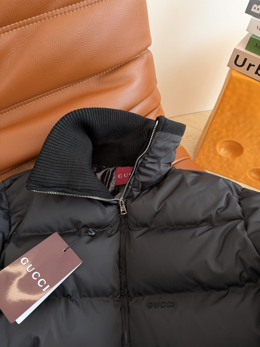 GUCCI 540 25 ニット襟 ダウンジャケット 腰部引き締め 軽量 ブラック - 画像 3
