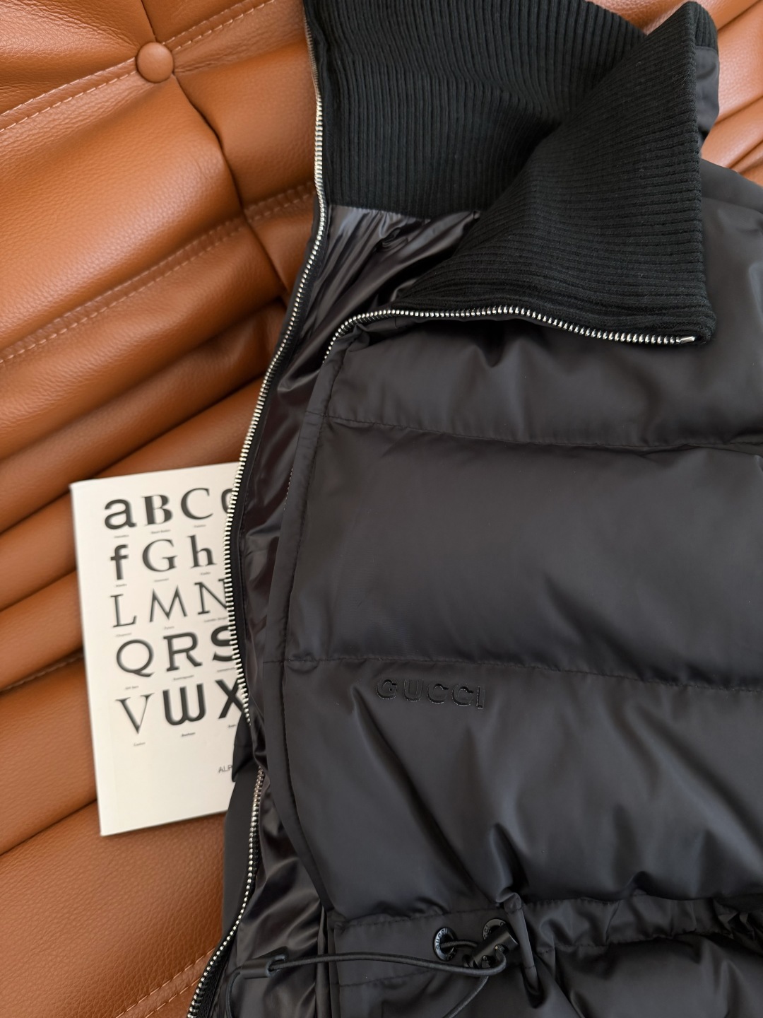 GUCCI 540 25 ニット襟 ダウンジャケット 腰部引き締め 軽量 ブラック - 画像 8