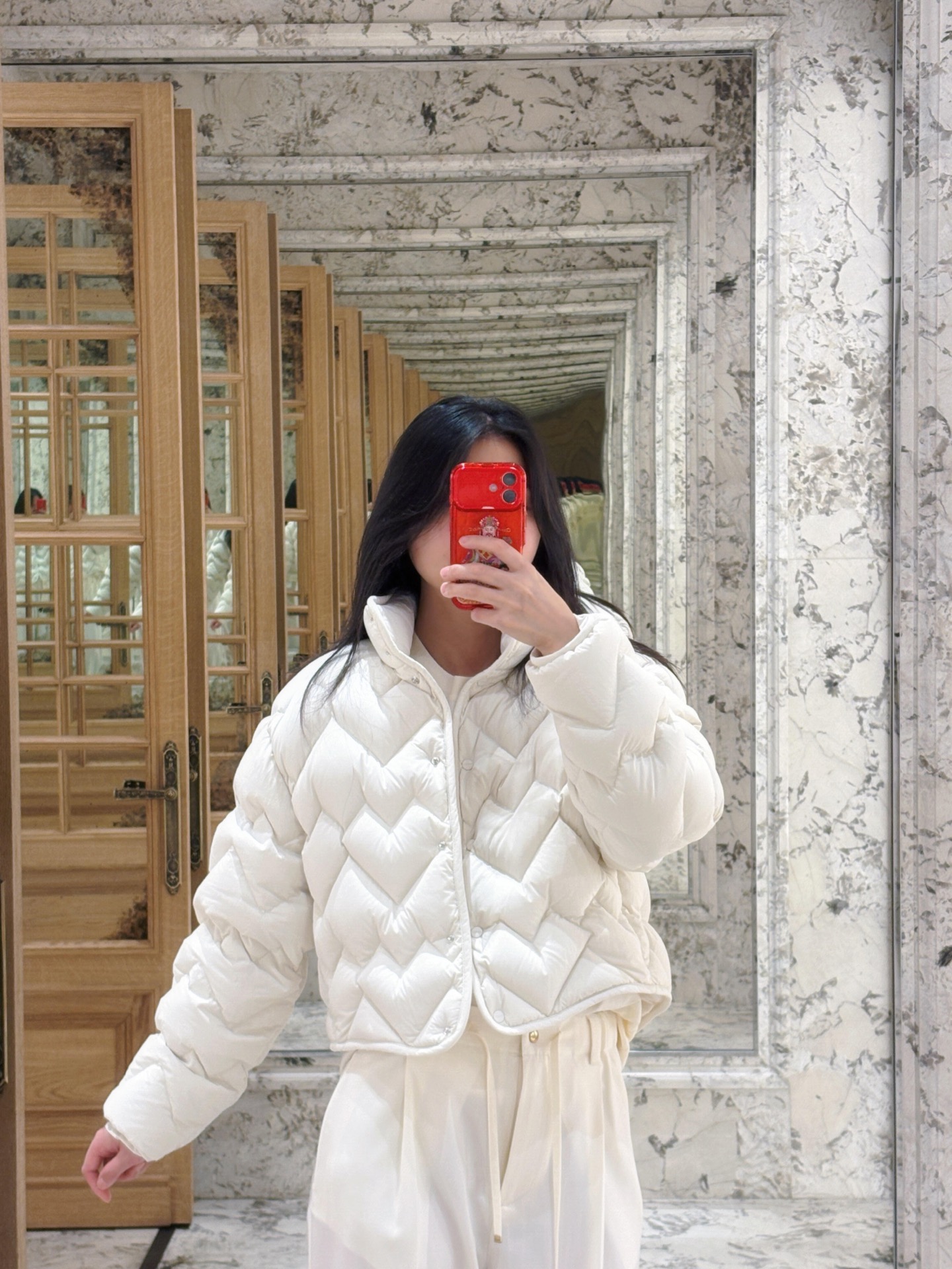 Moncler 550 25FW 三角波紋 ファッション ミニ丈 立襟 フェイクファー ホワイト - 画像 6