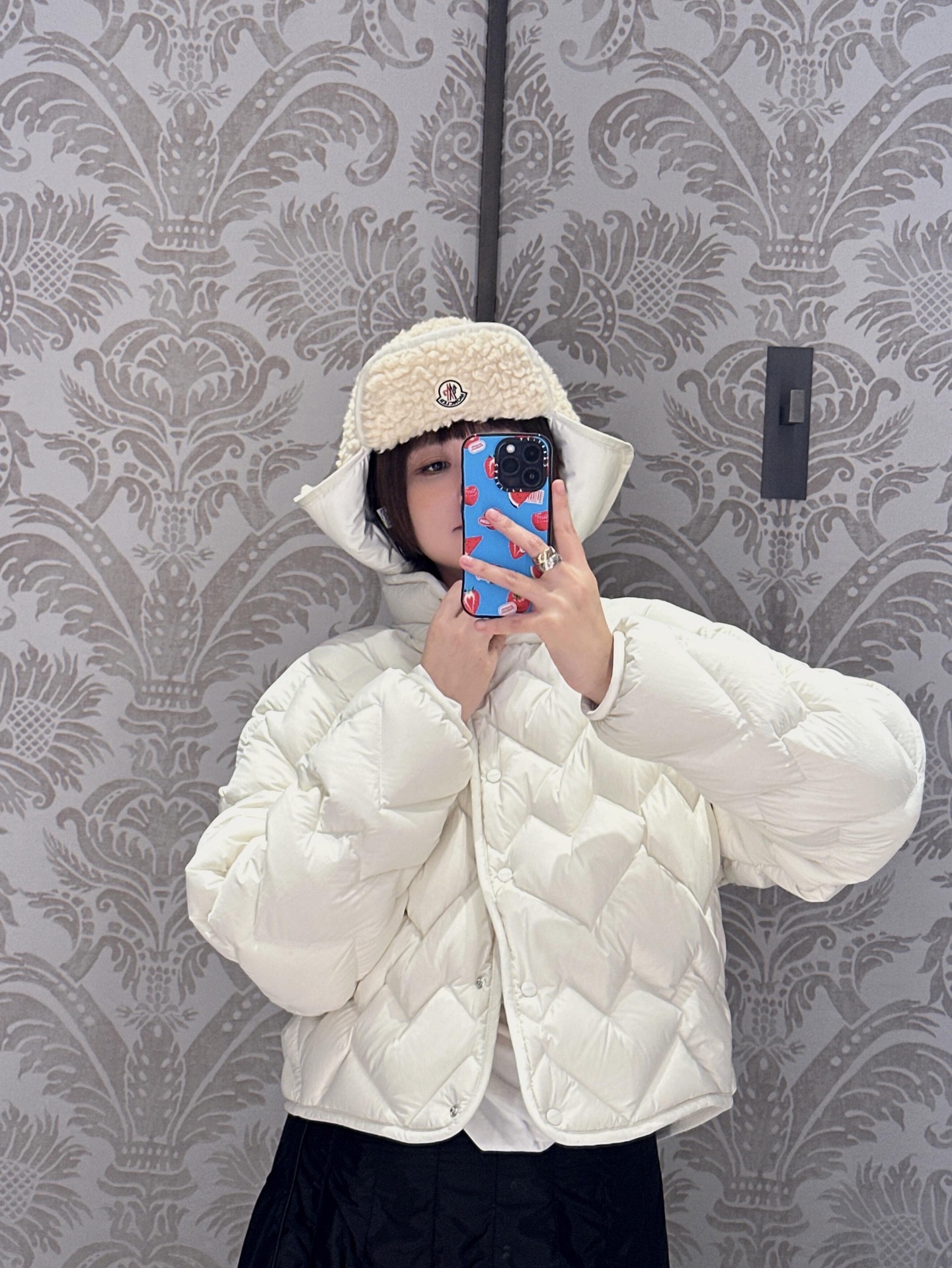 Moncler 550 25FW 三角波紋 ファッション ミニ丈 立襟 フェイクファー ホワイト - 画像 9