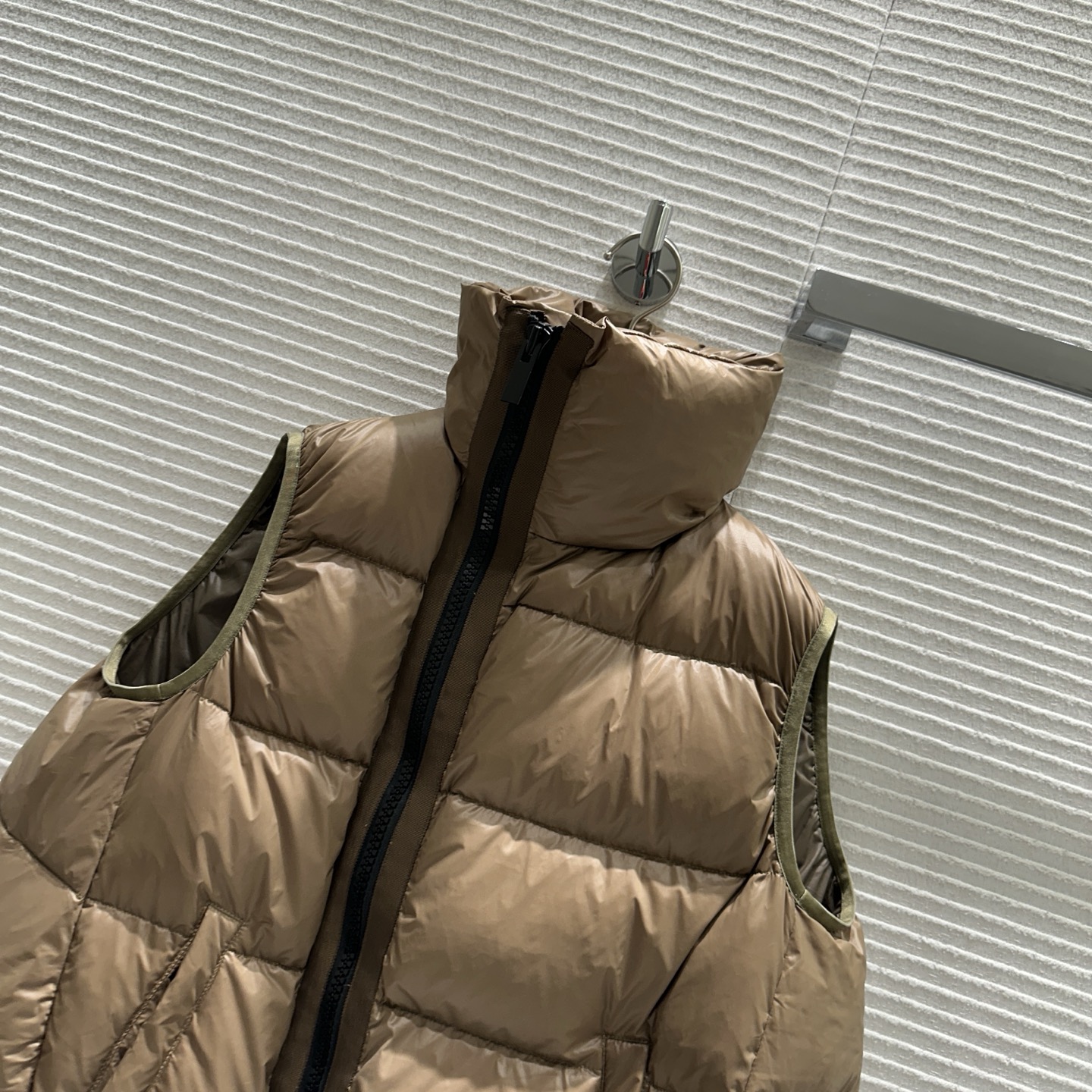 sacai フーデッドパフジャケット 100%綿 棕色 - 画像 2