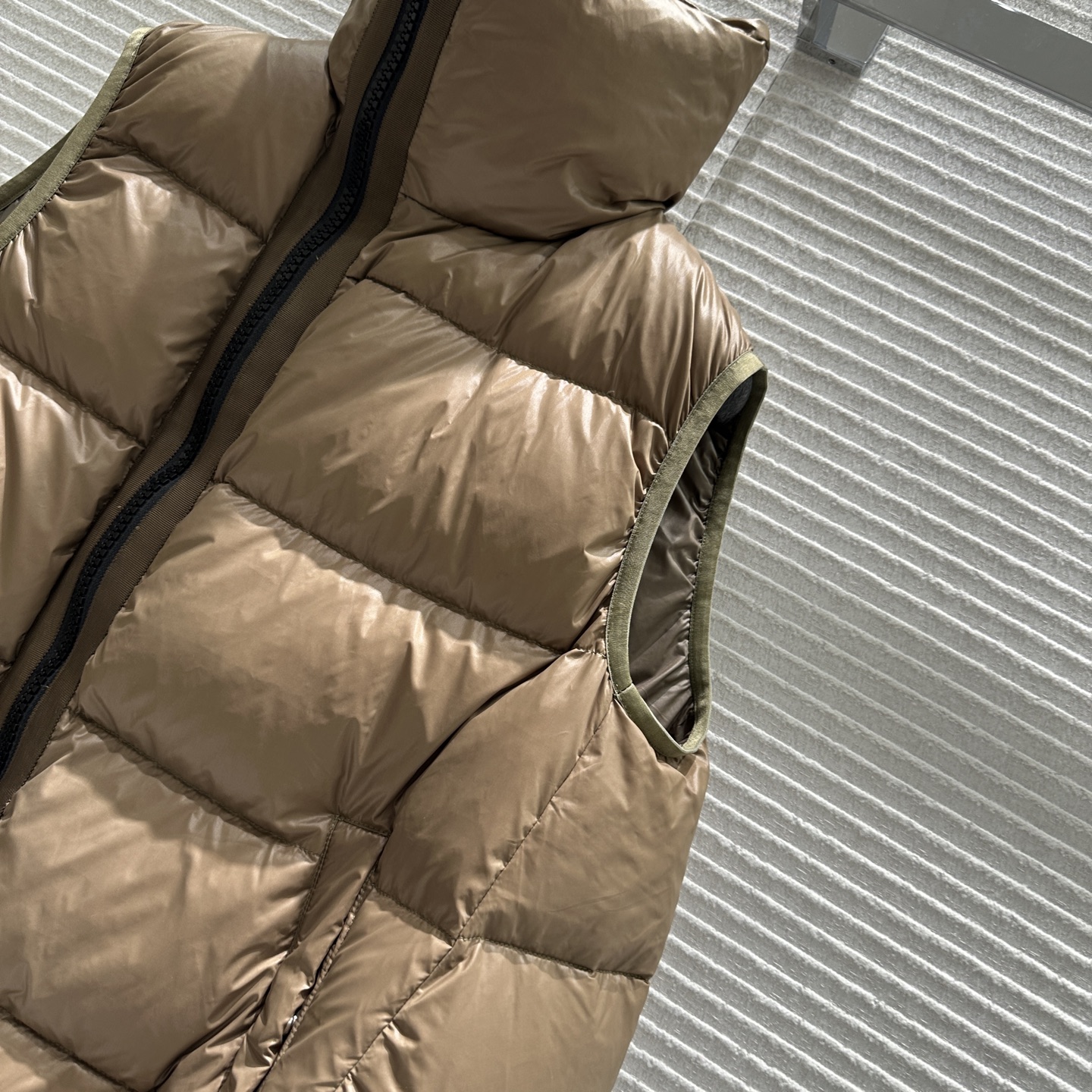 sacai フーデッドパフジャケット 100%綿 棕色 - 画像 4